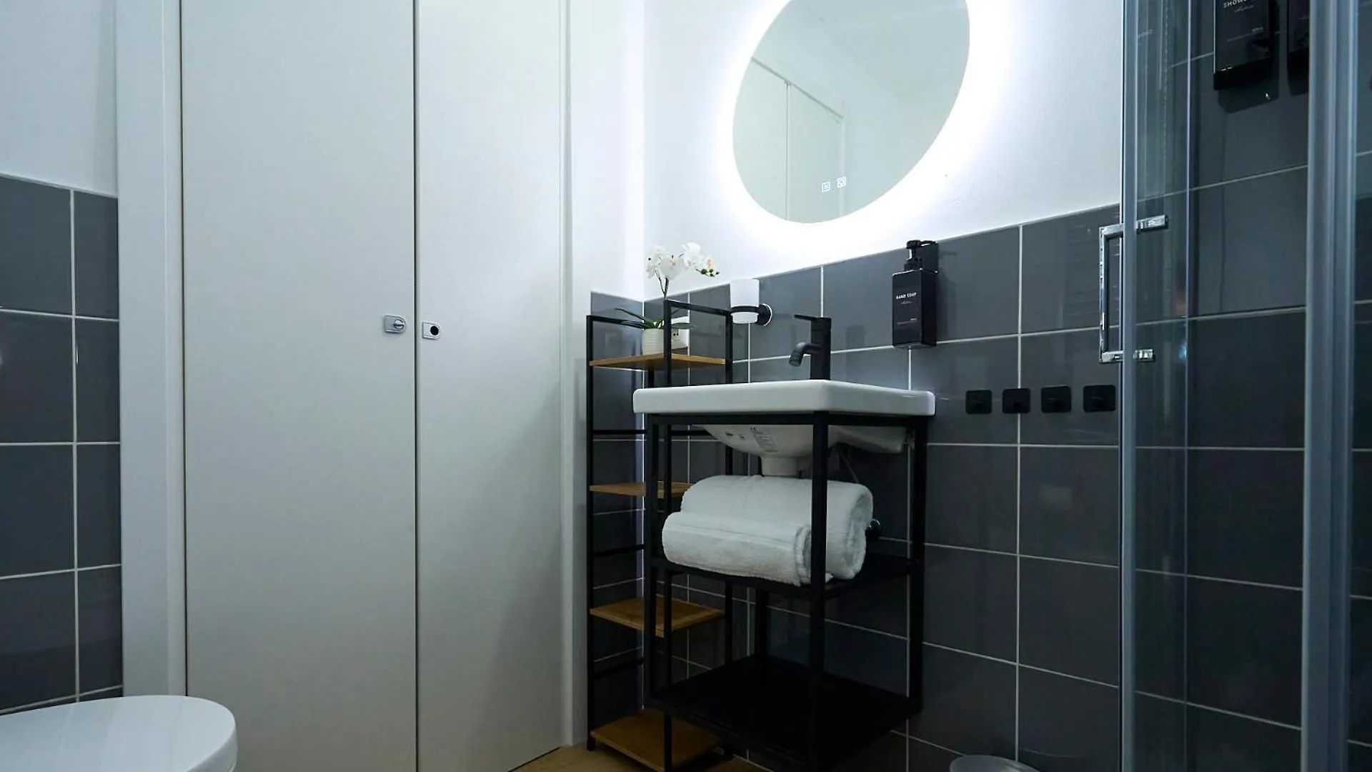 Duomo 10 Min - Cozy With Netflix & Wifi Apartment Milan