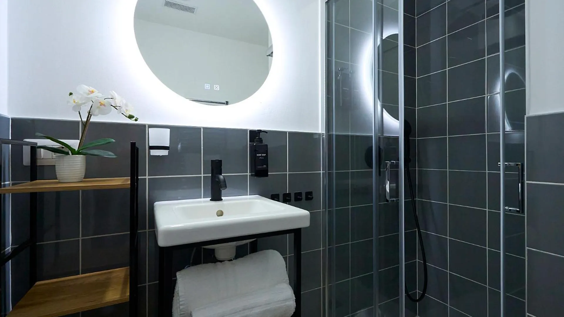 Duomo 10 Min - Cozy With Netflix & Wifi Apartment Milan