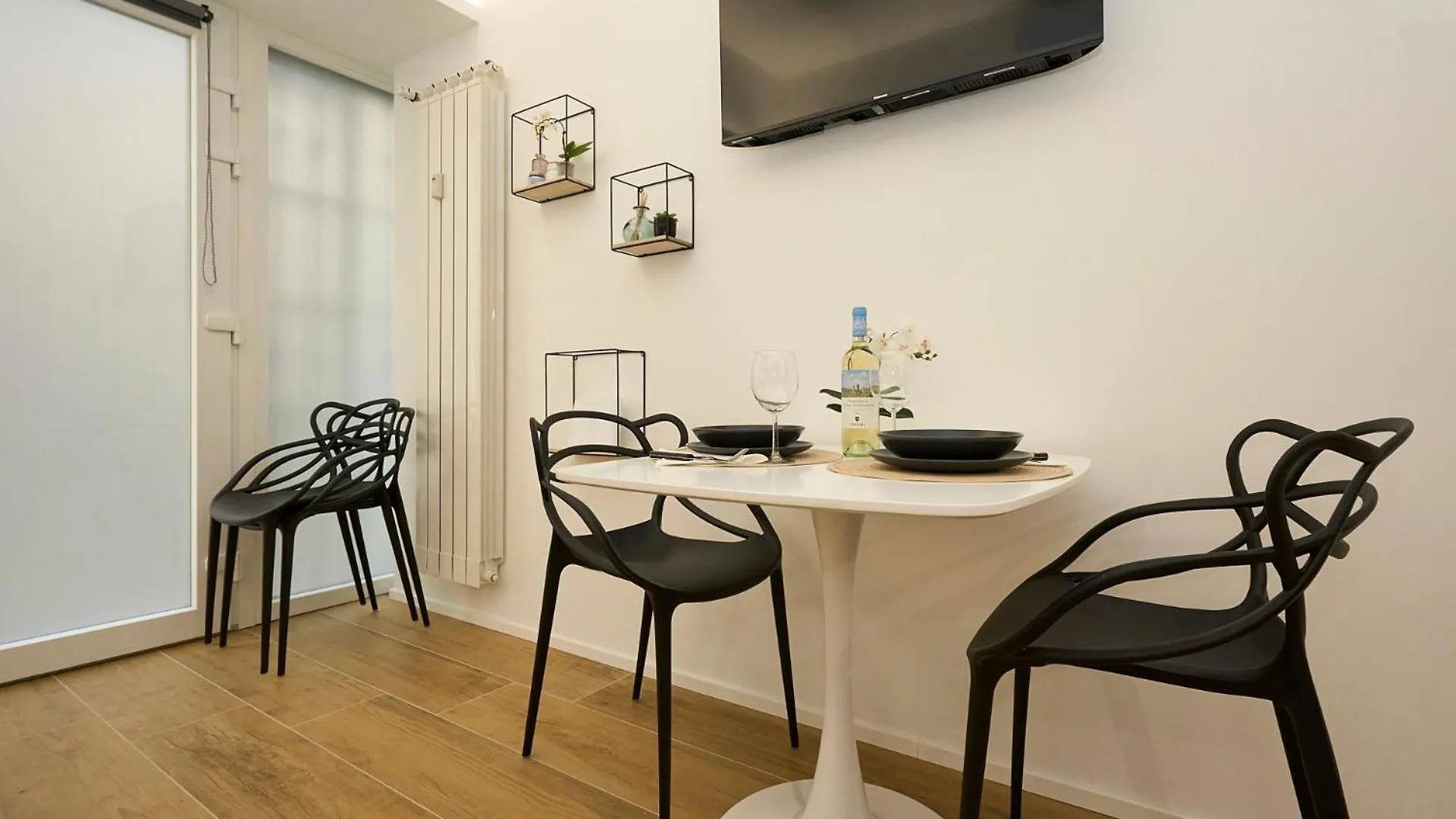 Duomo 10 Min - Cozy With Netflix & Wifi Apartment Milan 0*,  Italy