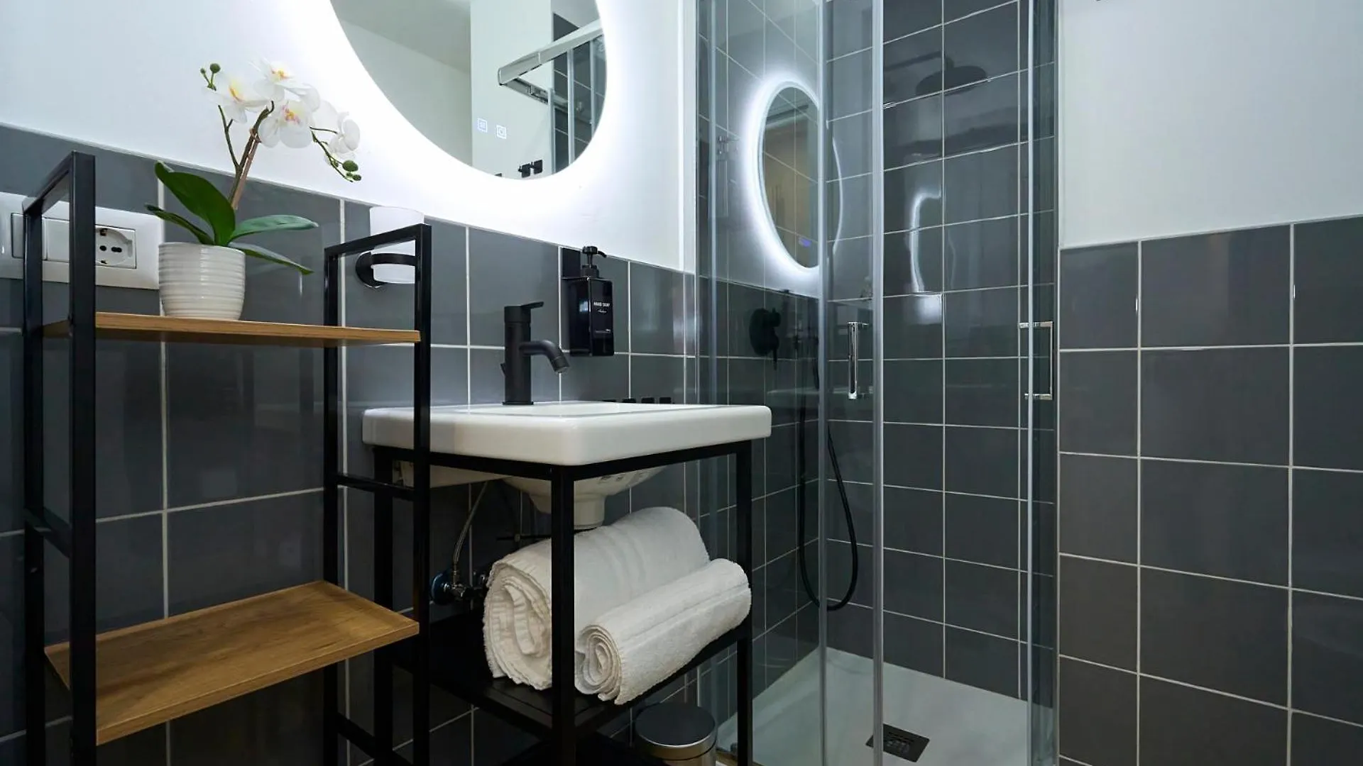 Duomo 10 Min - Cozy With Netflix & Wifi Apartment Milan 0*,